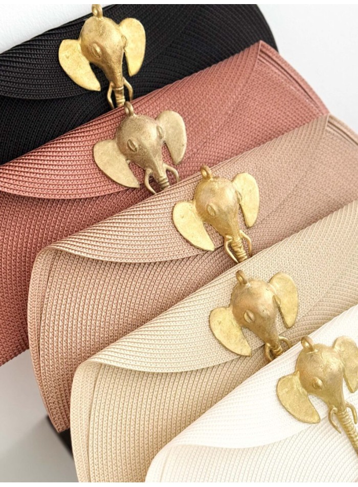 Raffia bag with elephant clasp in bronze