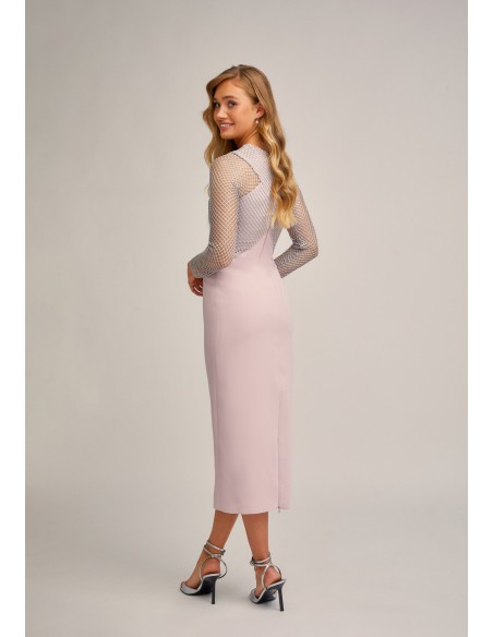 Vestido mini rosa empolvado con cuerpo cruzado y malla para invitada de boda