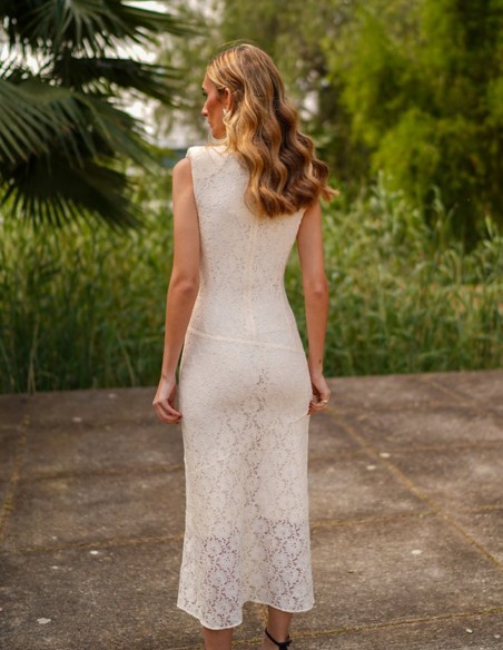 Vestido midi blanco roto con hombreras