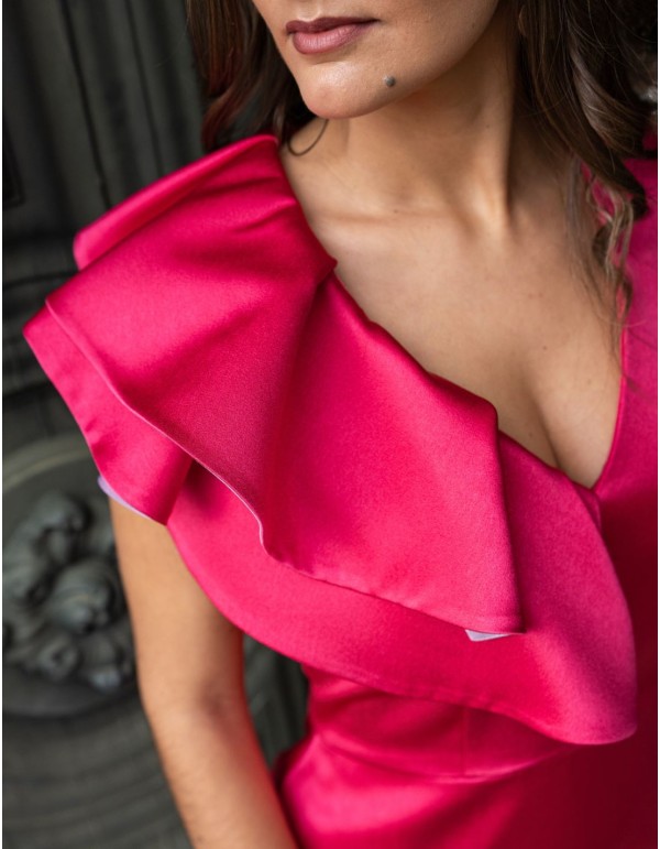 Robe de soirée courte avec volants à l'encolure 2