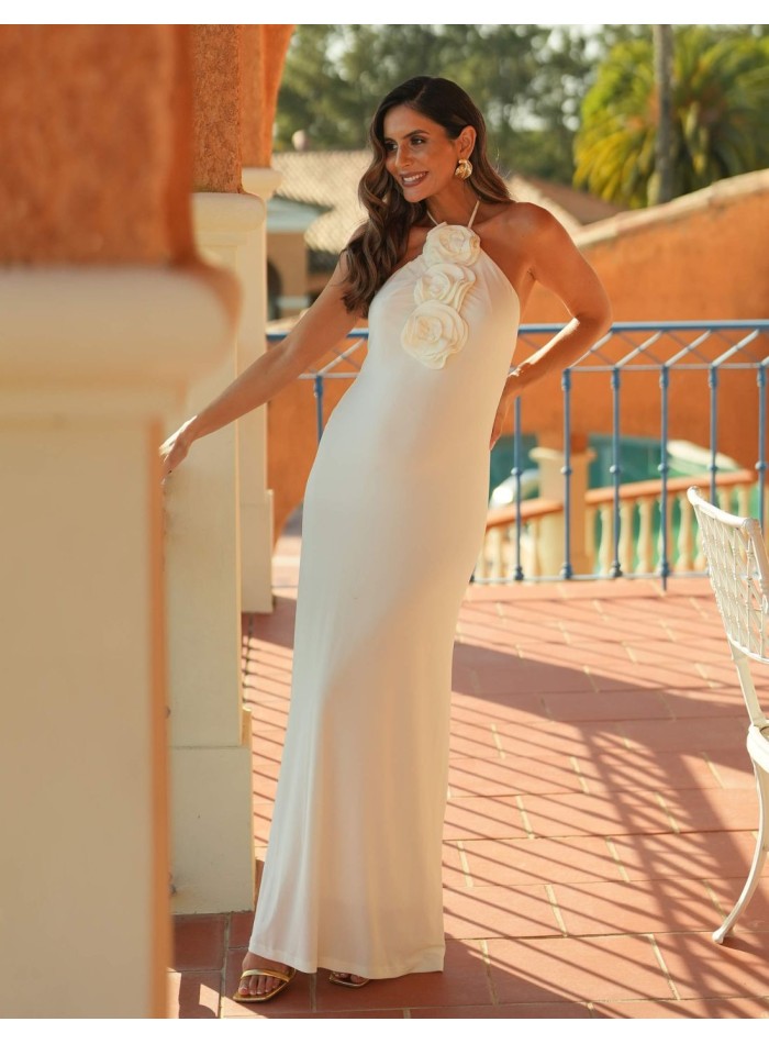 Vestido largo blanco cuello halter con detalle...