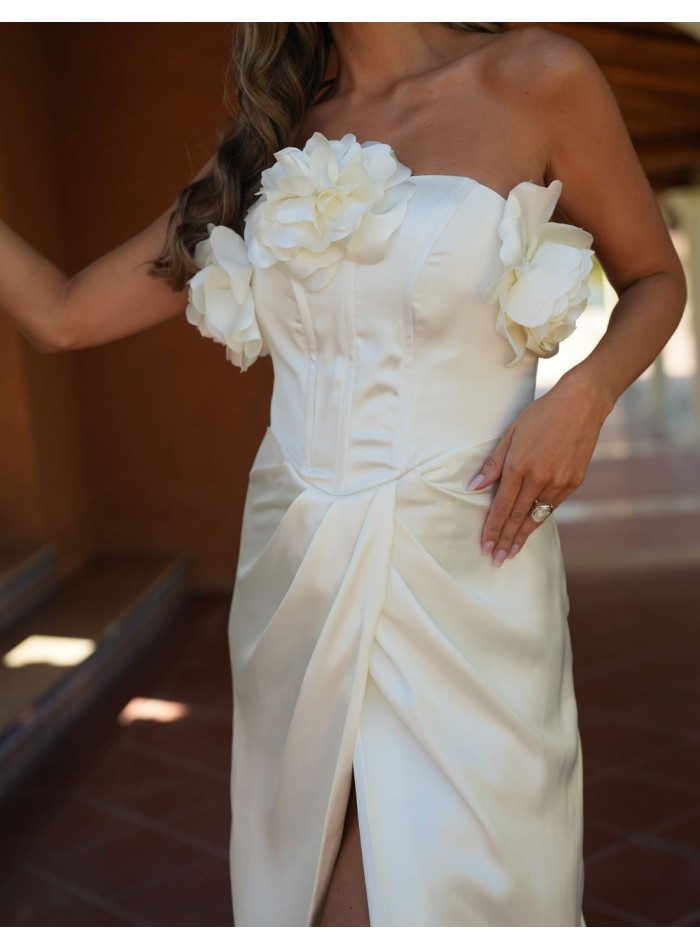 Long white dress with side opening and flower...