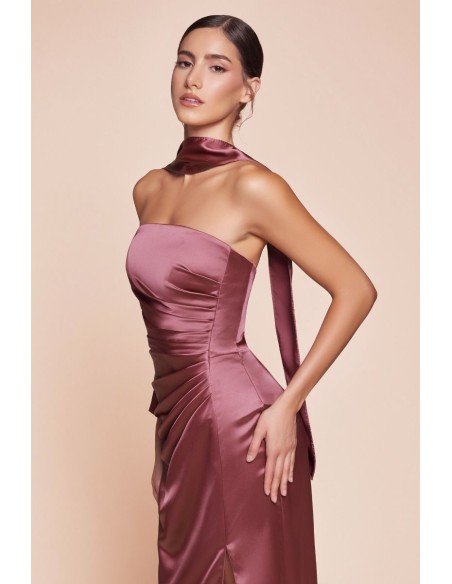 Longue robe d'invité à bretelles