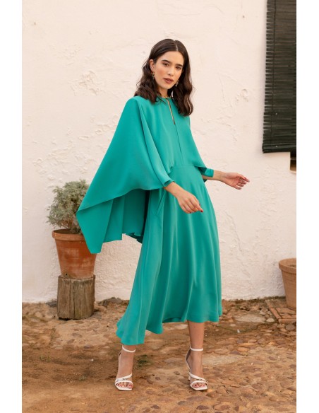 Robe midi turquoise avec cape asymétrique