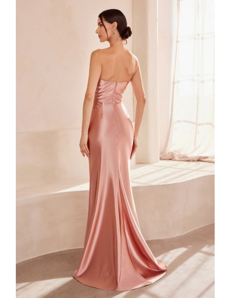 Robe d'invité sans bretelles en satin décolleté en cœur