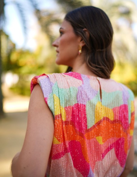Top de fiesta multicolor de lentejuelas con hombreras