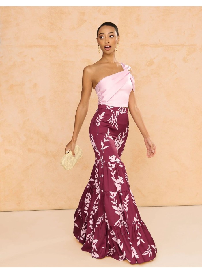 Falda larga con estampado floral y detalles de volantes