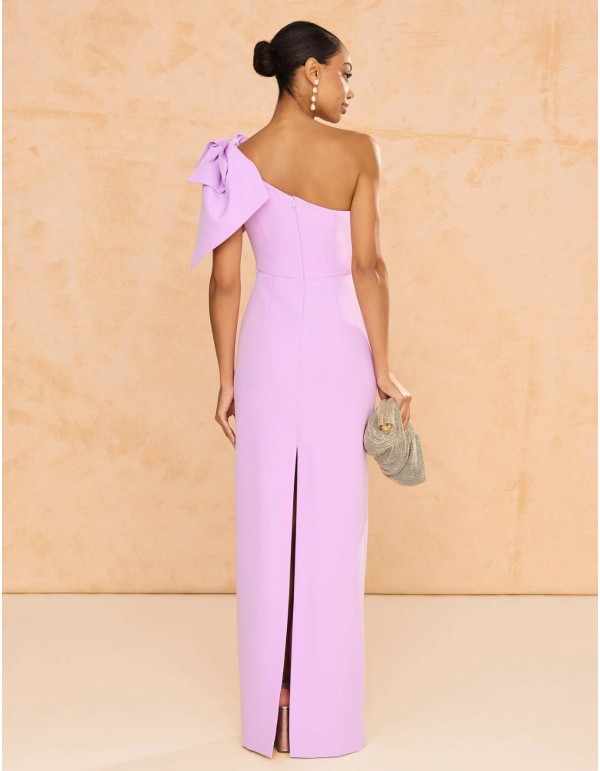 Longue robe d'invité avec encolure asymétrique et nœud maxi 2