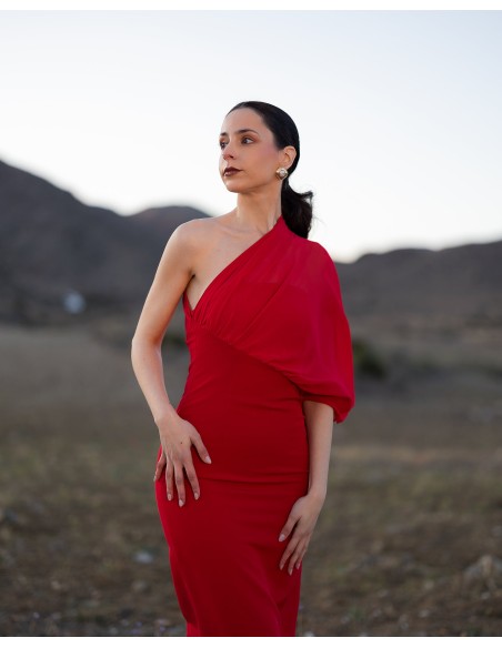 Robe de soirée midi avec encolure asymétrique en satin