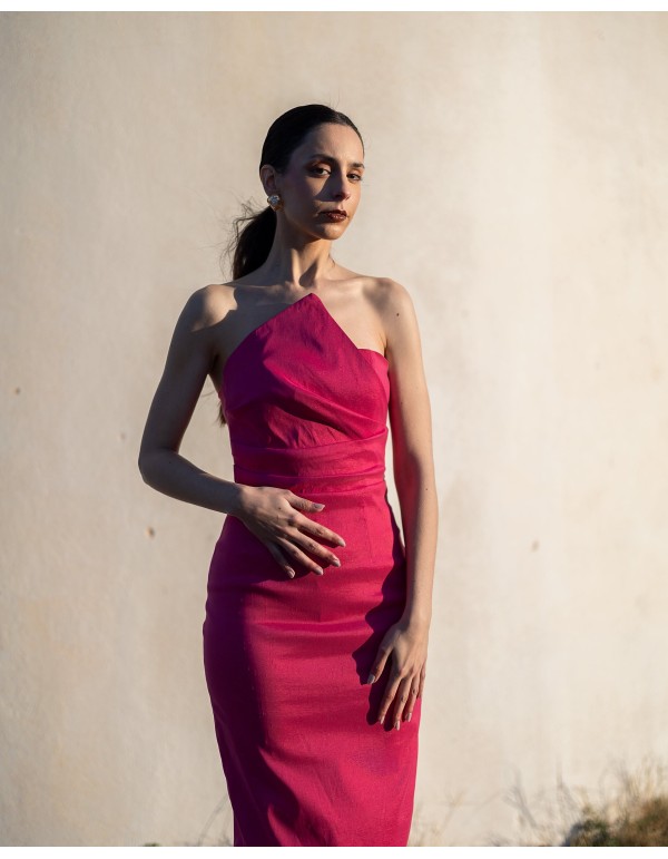 Vestido midi escote palabra de honor asimétrico y abertura
