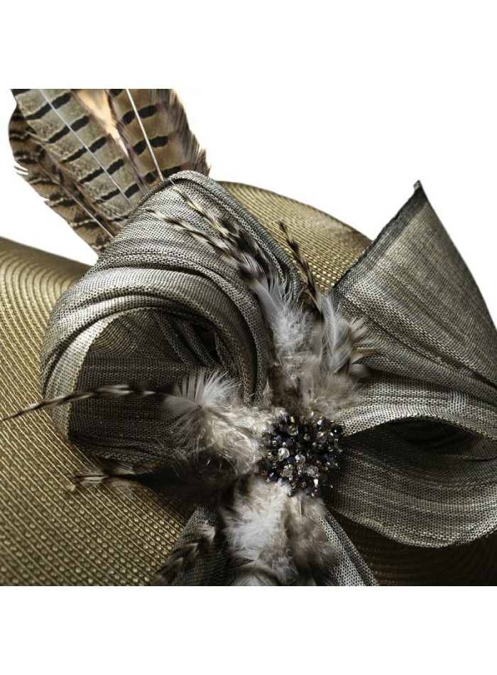 Pamela de invitada tostada con plumas de faisán para eventos de mañana