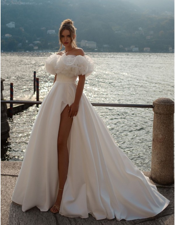 Vestido de novia largo con abertura