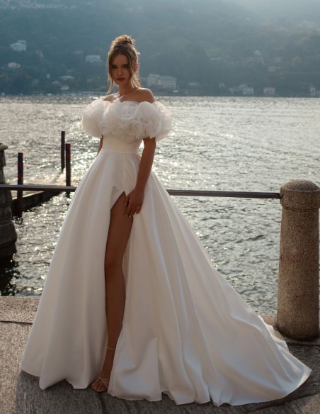 Long wedding dress with slit and detachable neckline
