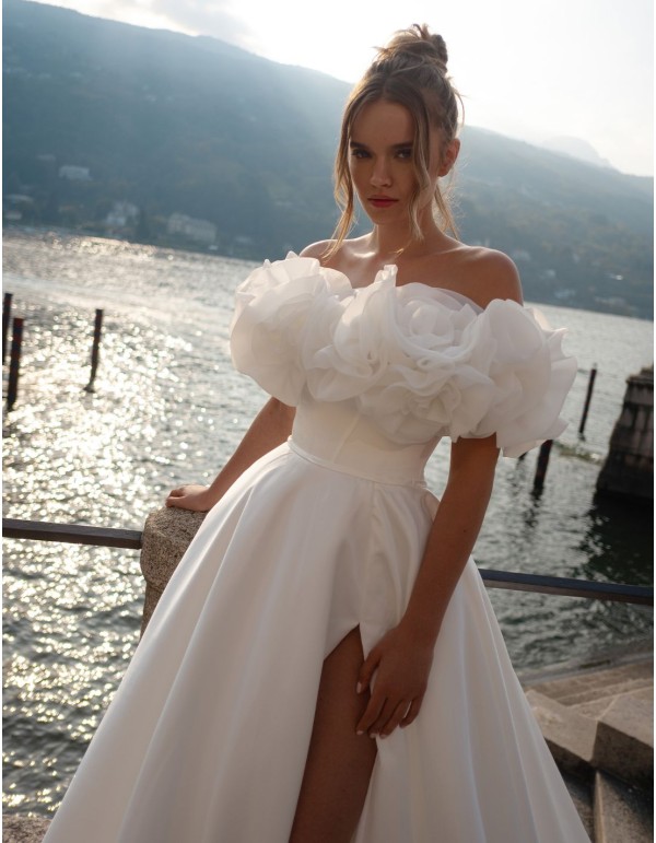 Vestido de novia largo con abertura 2