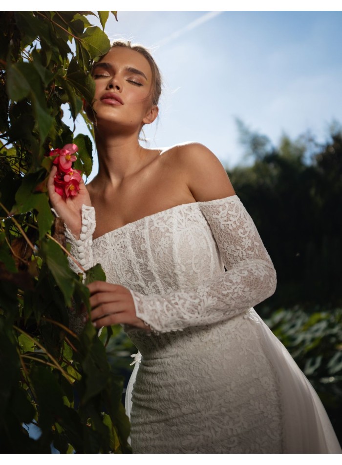 Robe de mariée en dentelle avec encolure...