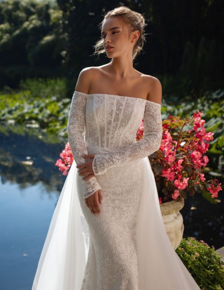 Vestido de novia en encaje con escote bandeau y manga larga Vestido de novia en encaje con escote bandeau y manga larga