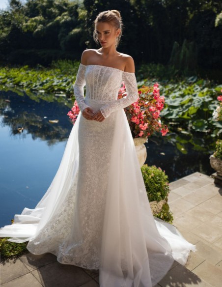 Robe de mariée en dentelle avec encolure bandeau et manches longues