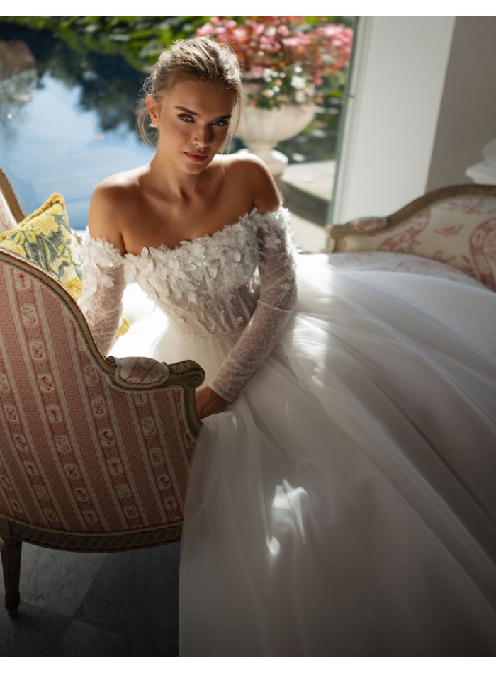 Longue robe de mariée ivoire avec encolure en...