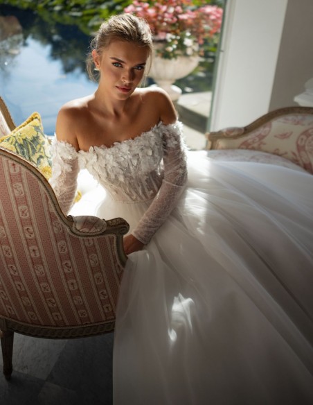 Vestido de novia largo con manga larga y escote bandeau