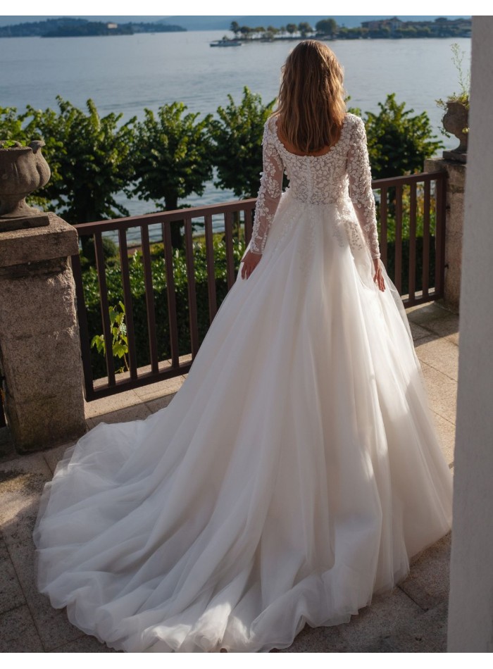 Robe de mariée longue avec encolure carrée et...