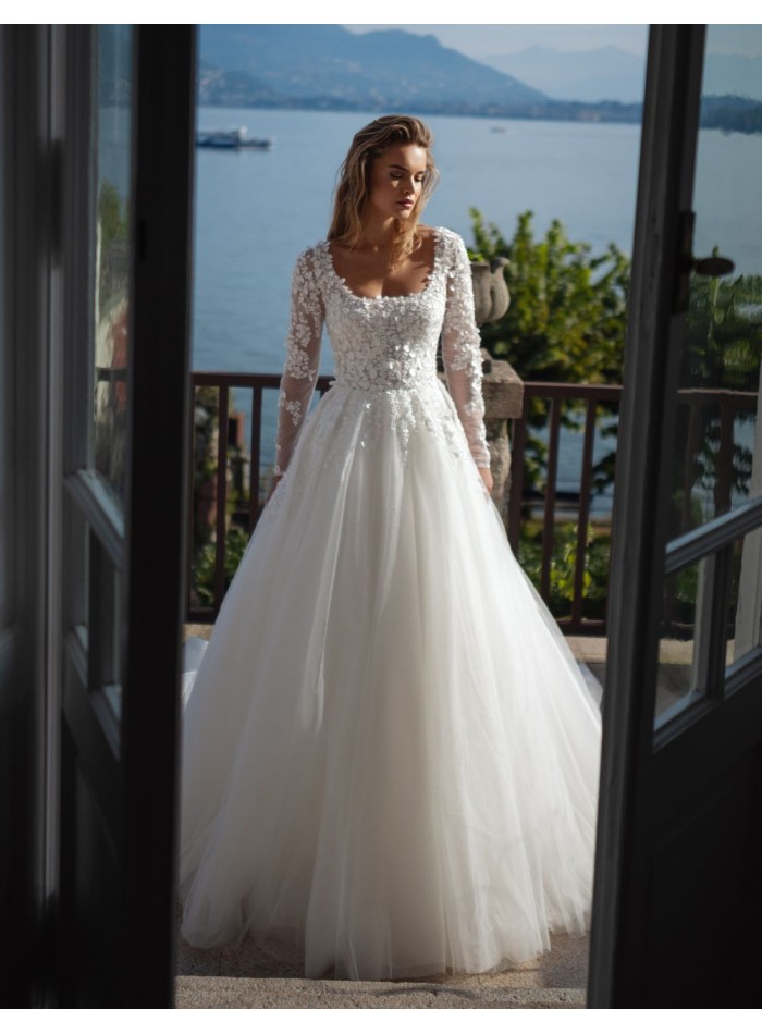 Robe de mariée longue avec encolure carrée et...