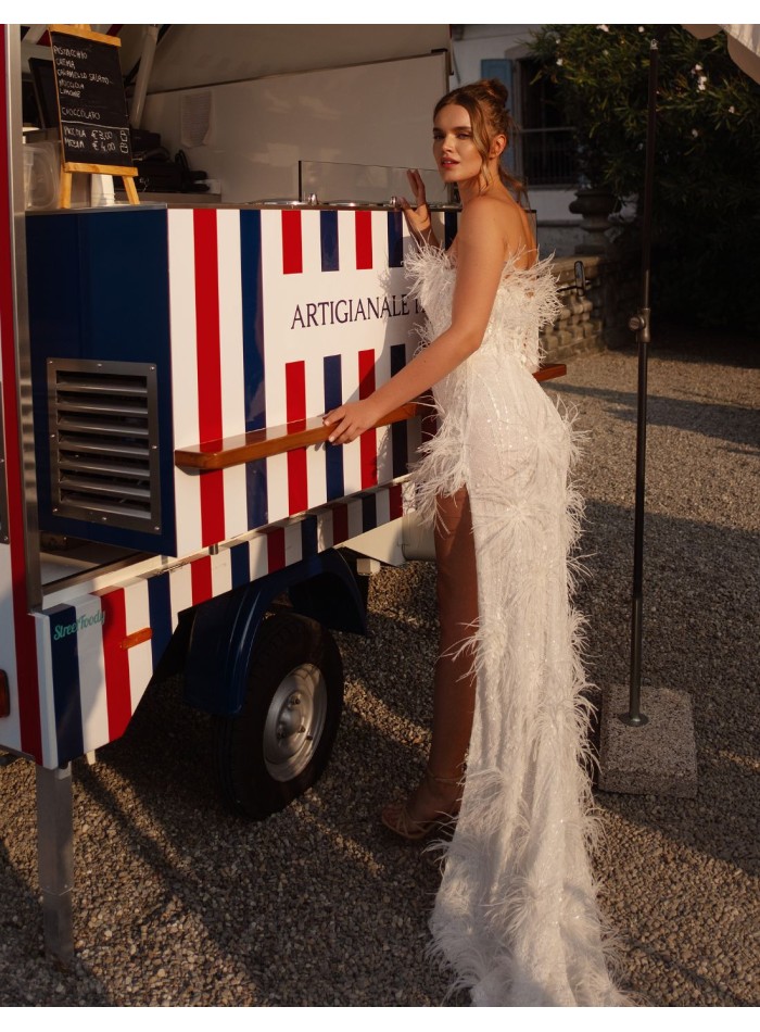 Vestido de novia palabra de honor con plumas y...