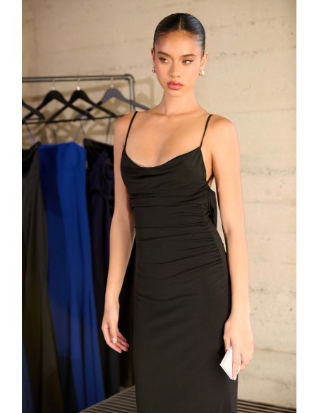 Vestido de fiesta largo ajustado con espalda abierta y detalle de encaje en color negro