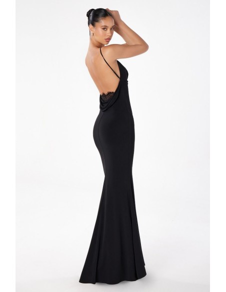 Robe de soirée longue et ajustée avec dos ouvert et détails en dentelle