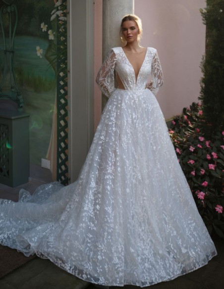 Robe de mariée longue et découpée avec manches longues bouffantes