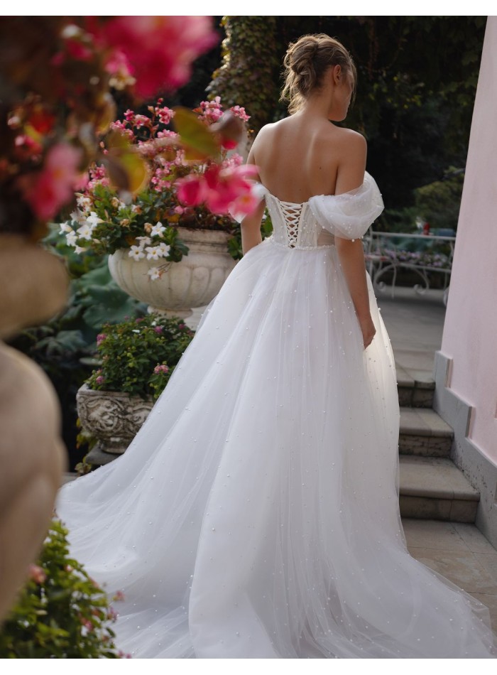 Robe de mariée ivoire avec décolleté en cœur et...
