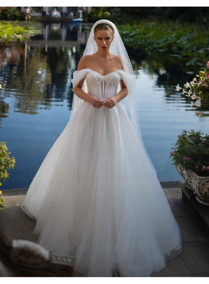 Robe de mariée ivoire avec décolleté en cœur et dos ouvert