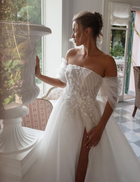 Robe de mariée ivoire en tulle avec décolleté bustier