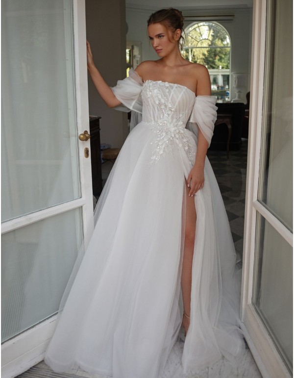 Vestido de novia marfil en tul con escote palabra de honor 2