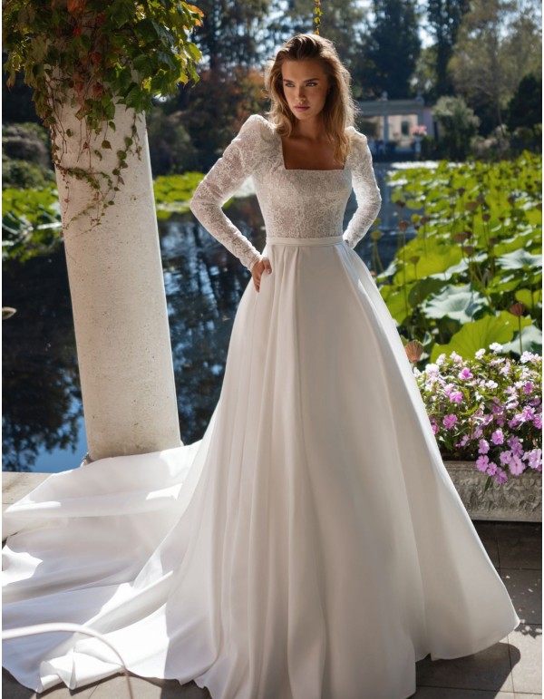 Vestido de novia marfil con manga larga de encaje 2