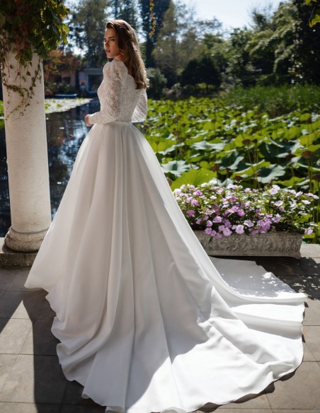 Vestido de novia marfil con espalda abotonada