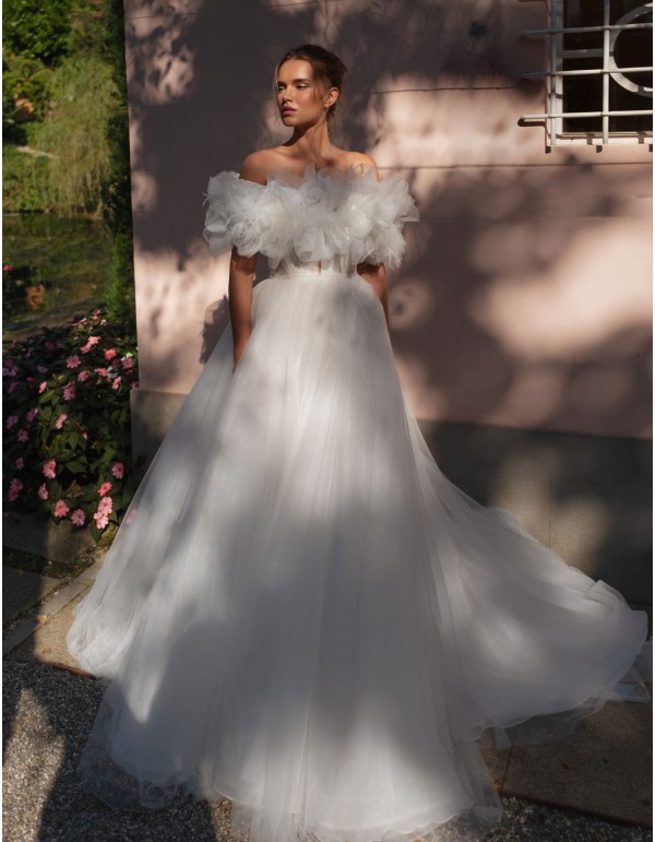 Robe de mariée ivoire en tulle avec décolleté en cœur et... 2