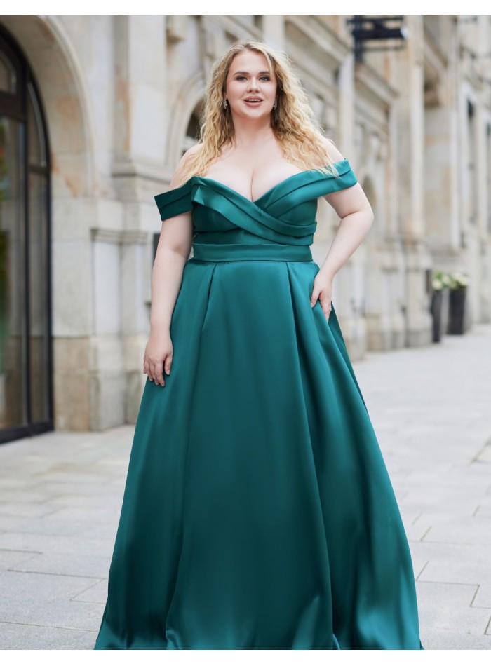 Robe de soirée longue en mikado avec encolure bardot