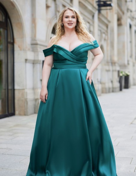 Robe de soirée longue en mikado avec encolure bardot