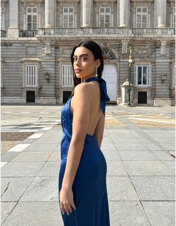 Robe de bal en satin avec encolure dos nu et dos ouvert 2