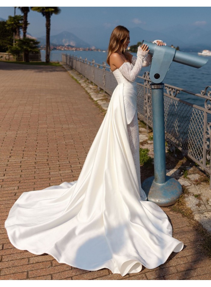 Sweetheart neckline wedding dress with...