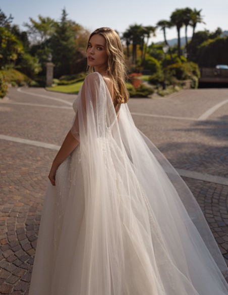 Ivory A-line wedding dress with V-neckline, lace and detachable cape