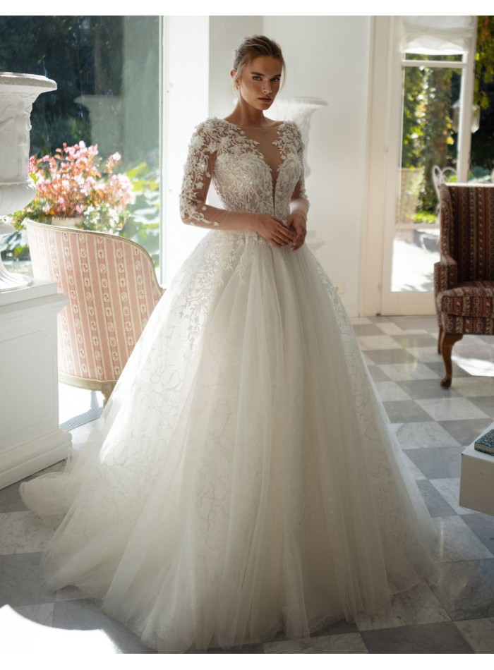 Ivory ivory wedding dress with illusion...
