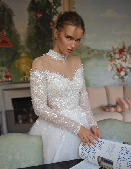 Vestido de novia marfil con escote y espalda ilusión, silueta princesa Vestido de novia marfil con escote y espalda ilusión, silueta princesa