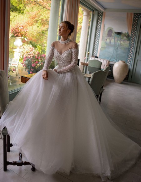 Vestido de novia marfil con escote y espalda ilusión, silueta princesa y maxi falda desmontable Vestido de novia marfil con escote y espalda ilusión, silueta princesa y maxi falda desmontable