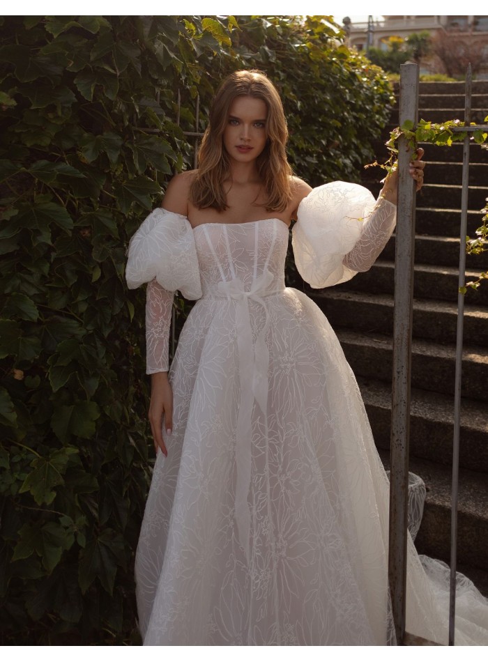 Vestido de novia marfil con encaje, espalda abierta y mangas desmontables