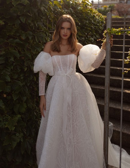 Robe de mariée ivoire avec dentelle, dos ouvert et manches amovibles