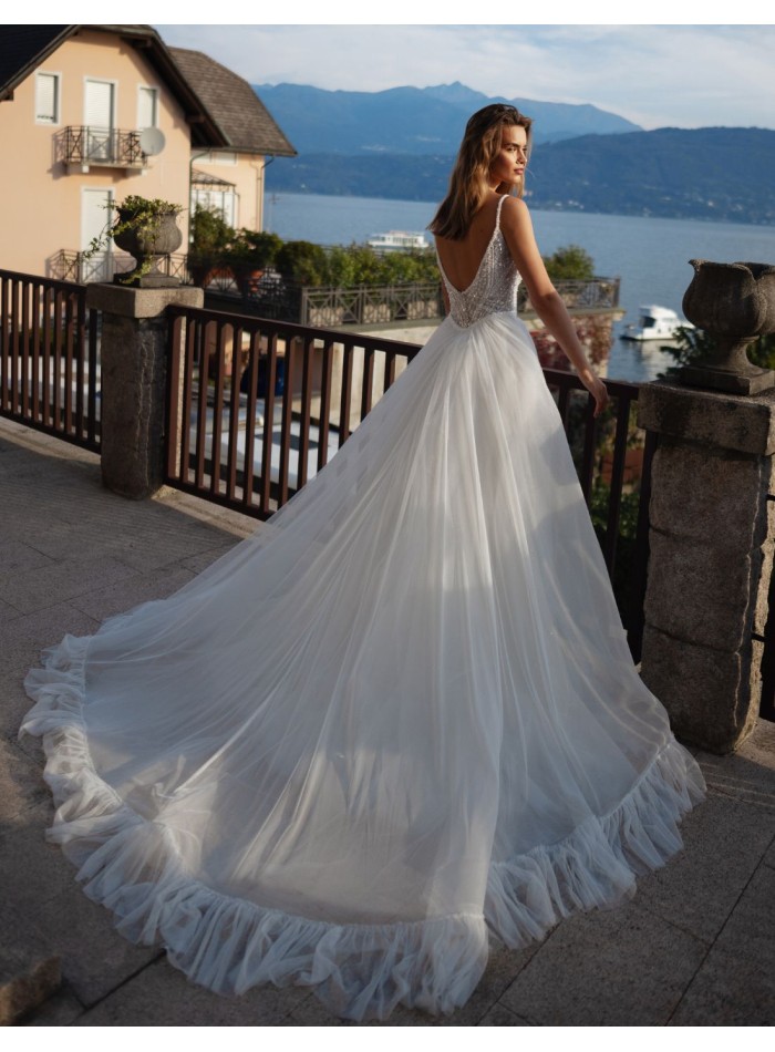 Robe de mariée ivoire, décolleté en V, tulle et...