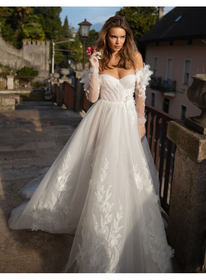 Ivory A-line wedding dress with sweetheart...