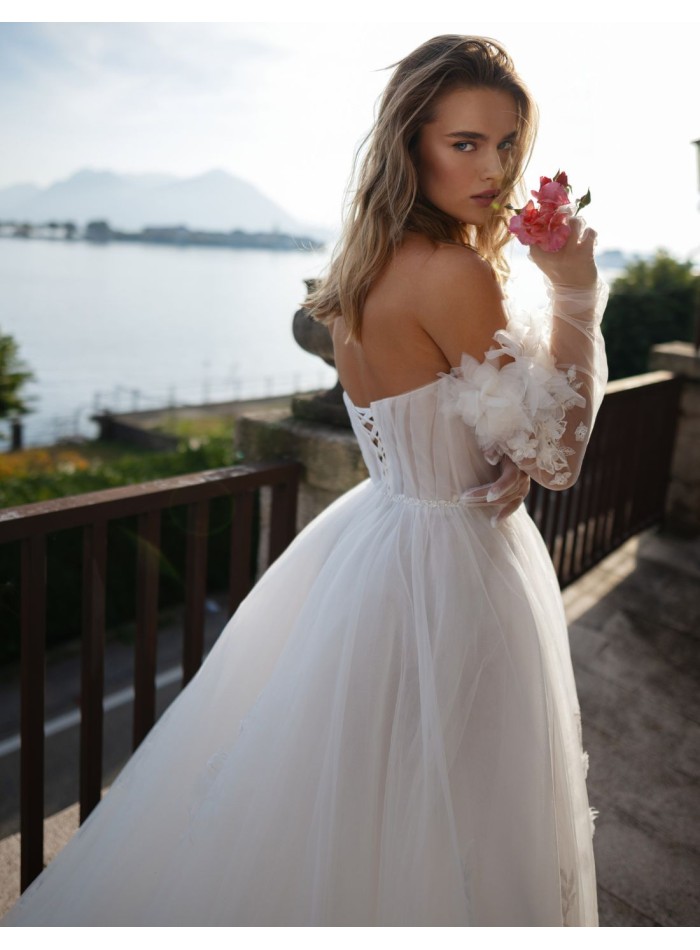 Ivory A-line wedding dress with sweetheart...