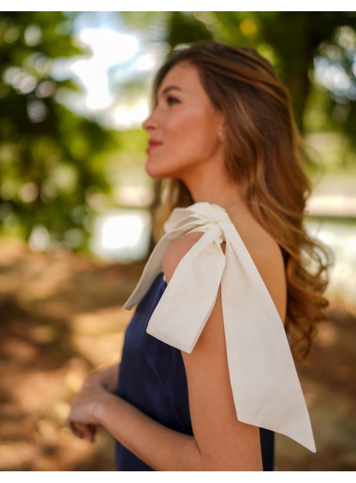 Vestido midi azul marino bicolor con lazos y...